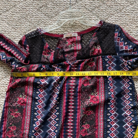 Rewind Semi-Sheer Bold Pattern 3/4 Sleeve Top M - Picture 8 of 8